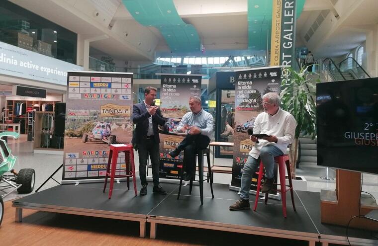 Un momento della conferenza stampa di presentazione all'Aeroporto di Olbia