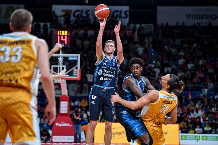 Eimantas Bendzius al tiro in Pesaro-Dinamo | Foto Luigi Canu