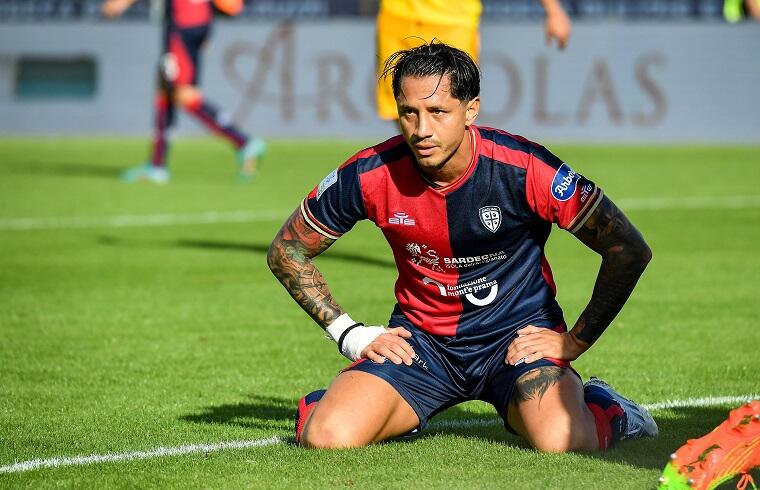 Gianluca Lapadula deluso dopo un'occasione fallita in Cagliari-Pisa | Foto Luigi Canu