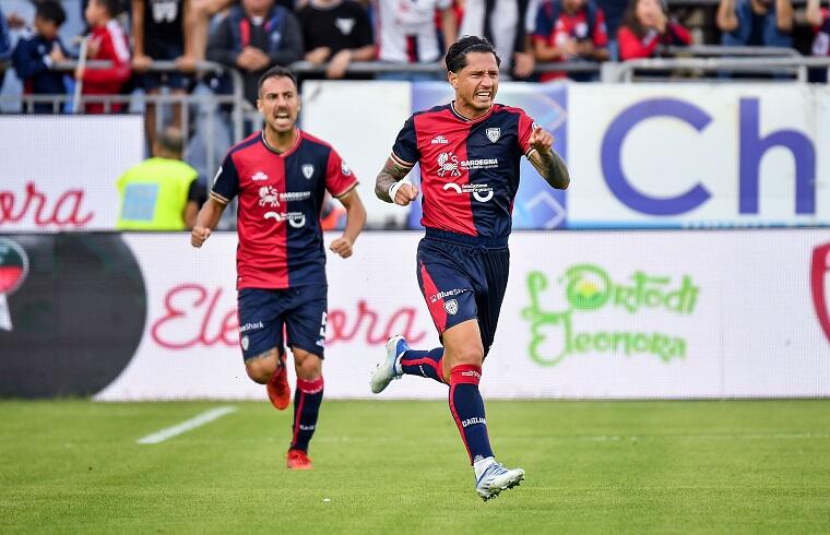 L'esultanza di Gianluca Lapadula dopo il gol in Cagliari-Pisa | Foto Luigi Canu