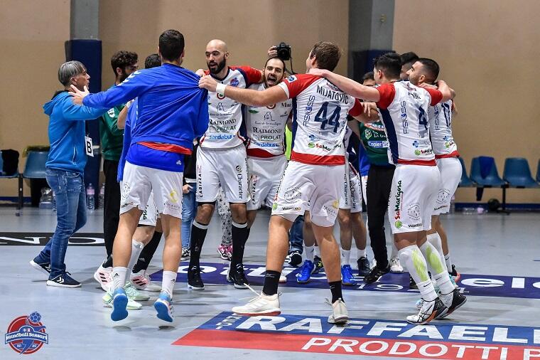 La Raimond festeggia la vittoria contro Siracusa (foto di Claudio Atzori)