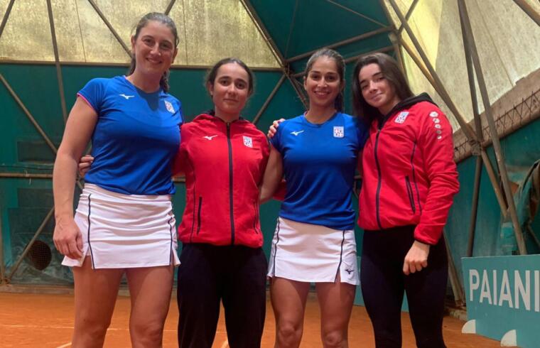 La formazione di Serie A2 femminile del Tennis Club Cagliari che ha superato il Tennis Club Baratoff. Da sinistra: Nuria Brancaccio, Beatrice Zucca, Barbara Dessolis e Marcella Dessolis