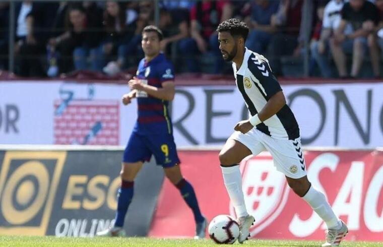 Fernando Tissone con la maglia del Nacional de Madeira