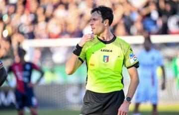 L'arbitro Daniele Paterna durante Cagliari-Cosenza | Foto Luigi Canu