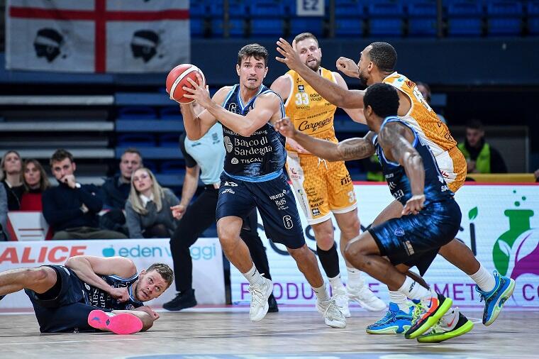 Dinamo Sassari | Solidità e qualità: a Tortona una vittoria da squadra