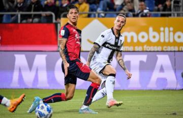 Di Pardo contro Man durante Cagliari-Parma | Foto Luigi Canu