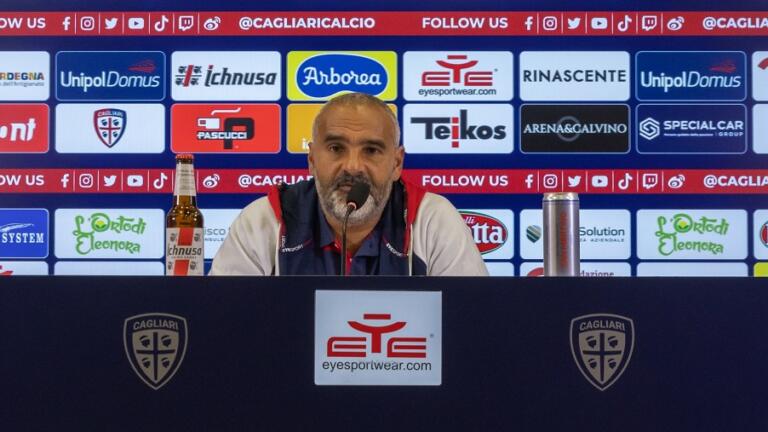 Fabio Liverani in conferenza stampa con il Cagliari | Credit Valerio Spano - Cagliari Calcio
