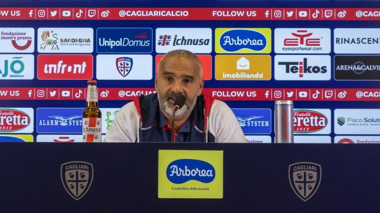 Fabio Liverani in conferenza stampa con il Cagliari | Credit Cagliari Calcio