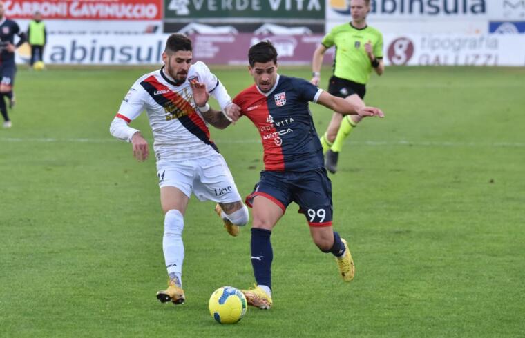 Simone Sorgente, attaccante della Torres | Foto Alessandro Sanna