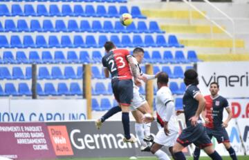 Uno stacco di Antonelli durante Torres-Gubbio | Foto Alessandro Sanna