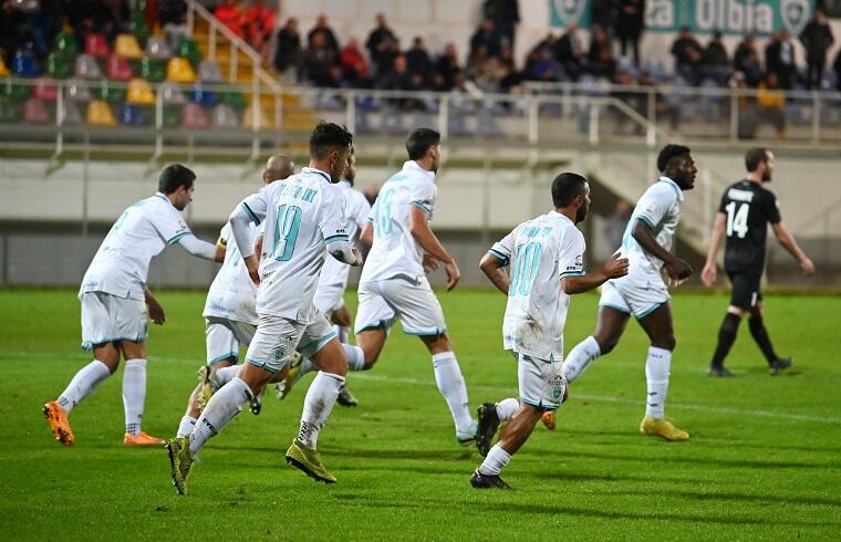 I Bianchi esultano dopo il gol del pareggio in Olbia-Lucchese | Foto Sandro Giordano - Olbia Calcio