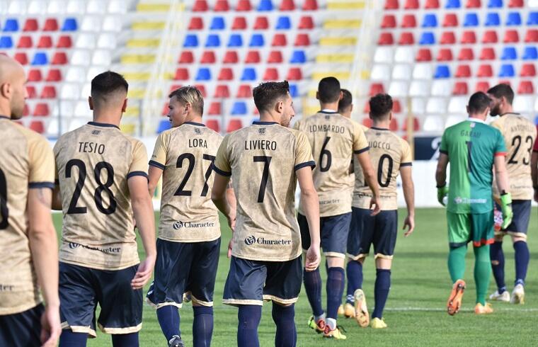 L'ingresso in campo della Torres nella gara contro la Virtus Entella | Foto Alessandro Sanna