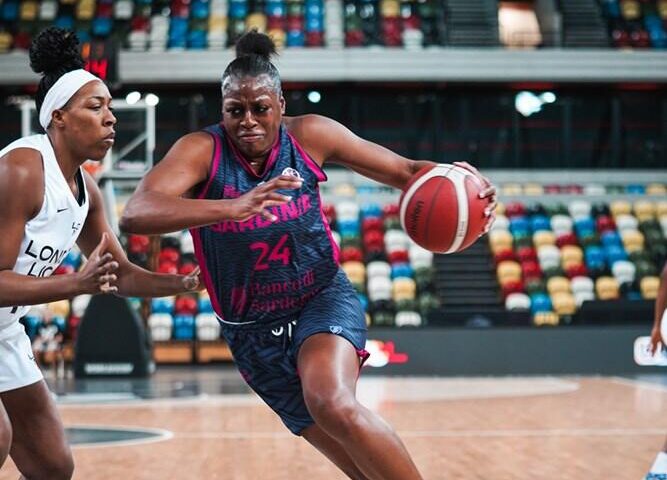 Holmes durante la sfida contro London Lions | Foto FIBA