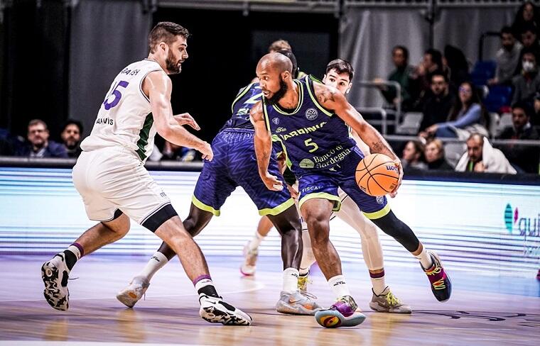 Dowe in azione durante la sfida di BCL contro Malaga | Foto FIBA