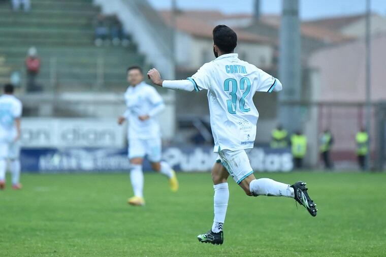 Gianluca Contini esulta dopo il gol al Montevarchi | Foto Sandro Giordano - Olbia Calcio