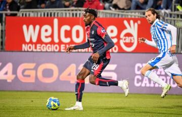 Antoine Makoumbou durante Cagliari-Spal | Foto Luigi Canu