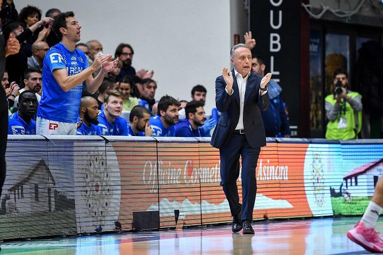 Piero Bucchi durante Banco di Sardegna Dinamo Sassari - Germani Brescia | Foto L.Canu / Ciamillo-Castoria