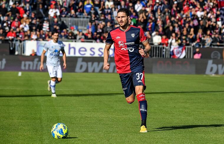 Paulo Azzi in Cagliari-Como | Foto Luigi Canu