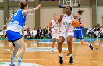 Joyner Michelle Holmes in Dinamo-Brescia | Foto Luigi Canu