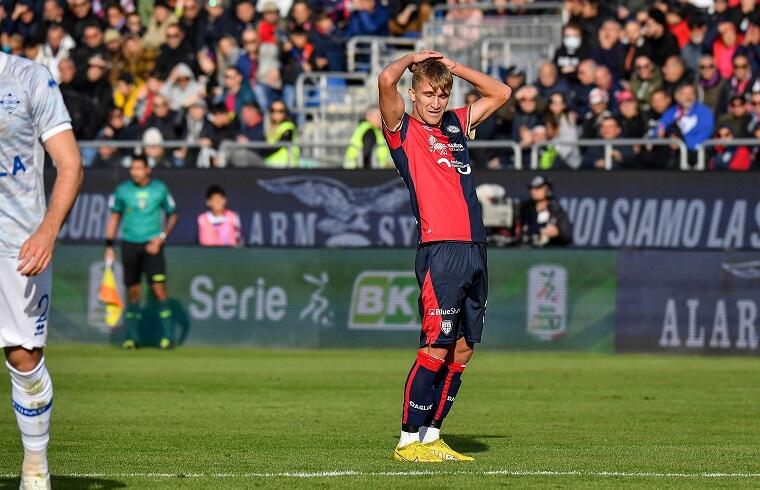 Christos Kourfalidis durante Cagliari-Como | Foto Luigi Canu