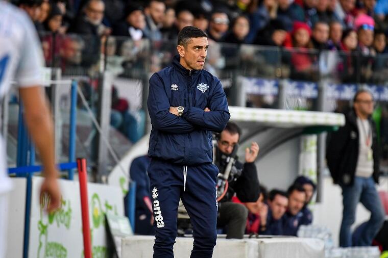 Moreno Longo durante Cagliari-Como | Foto Luigi Canu