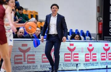 Antonello Restivo coach delle Dinamo Women | Foto Luigi Canu