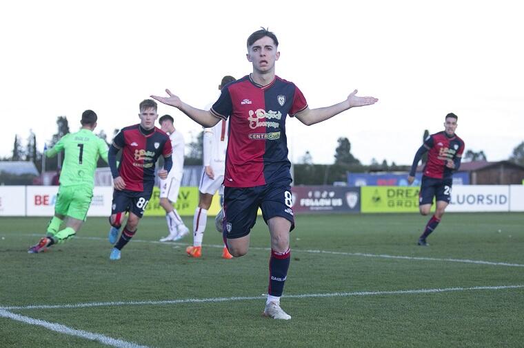 Un'esultanza di Michele Carboni, centrocampista del Cagliari Primavera | Foto Cagliari Calcio/Valerio Spano