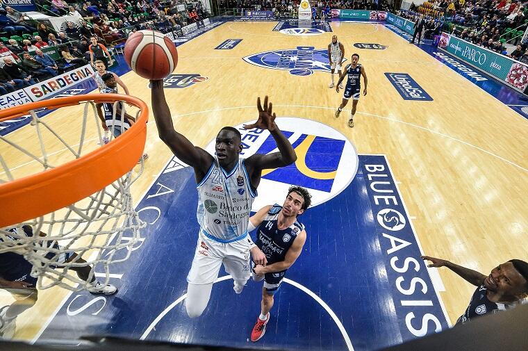 Ousmane Diop al ferro durante Banco di Sardegna Dinamo Sassari - Happycasa Brindisi | Foto L.Canu / Ciamillo-Castoria