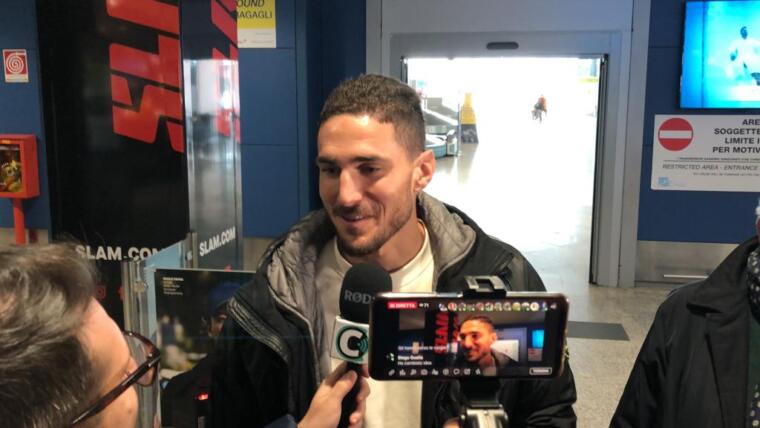 Paulo Azzi al momento dell'arrivo all'aeroporto di Elmas