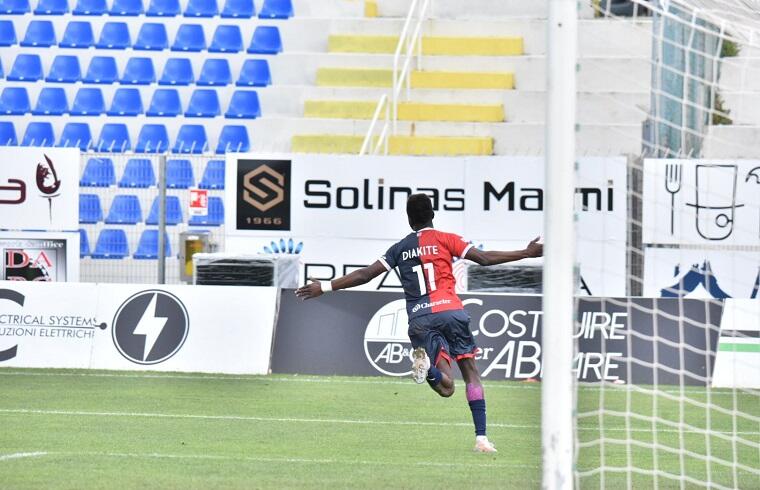 L'esultanza di Diakité dopo il gol alla Recanatese | Foto Alessandro Sanna