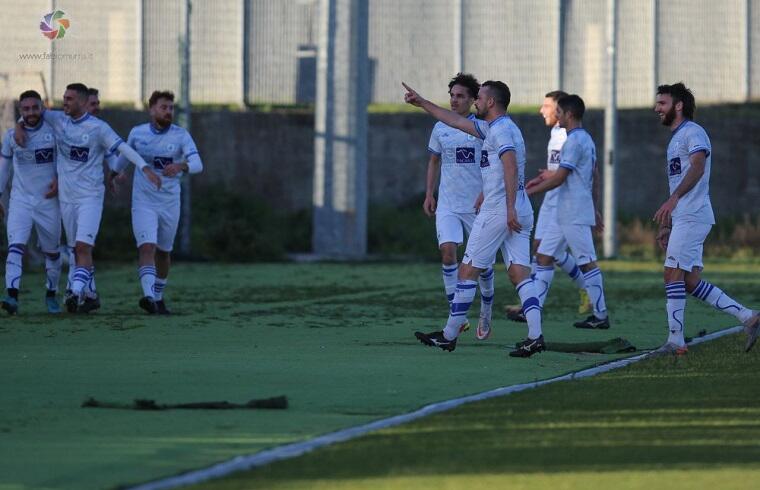 IL Budoni esulta dopo un gol | Foto Fabio Murru