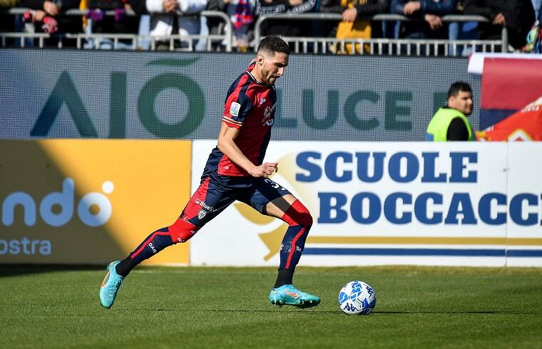 Cagliari Azzi, da riserva a titolare inamovibile: una delle poche certezze  per la Serie A