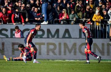 Zappa e Lapadula esultano al termine di Cagliari-Benevento | Foto Luigi Canu