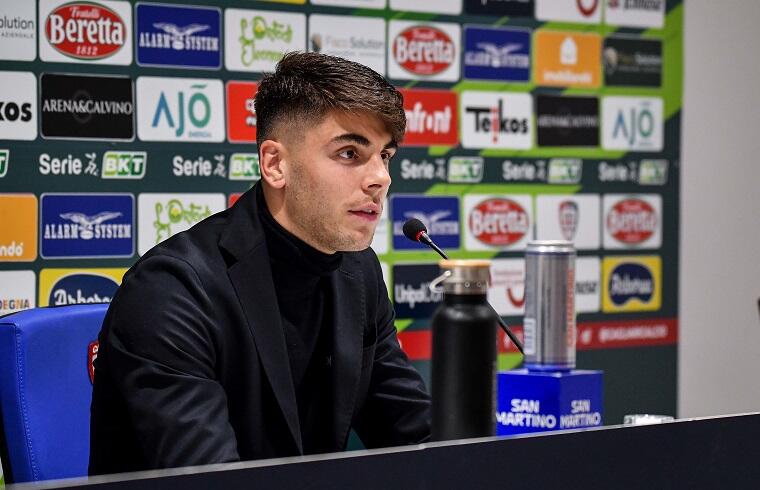 Adam Obert in conferenza dopo Cagliari-Benevento | Foto Luigi Canu