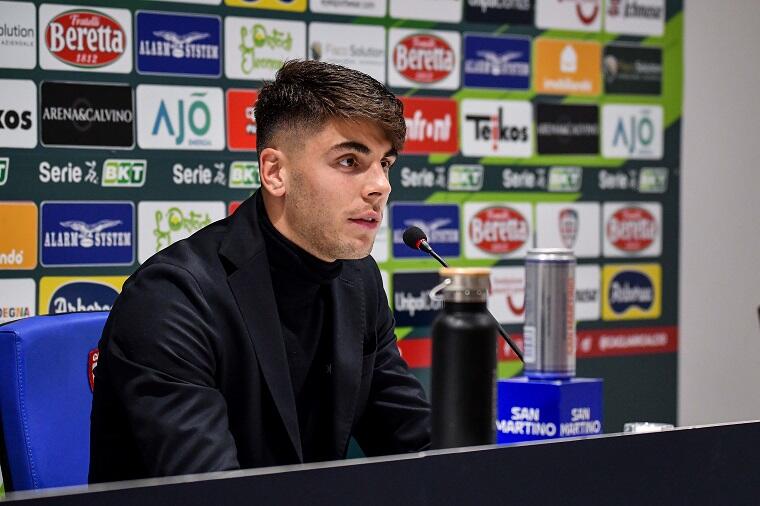 Adam Obert in conferenza dopo Cagliari-Benevento | Foto Luigi Canu