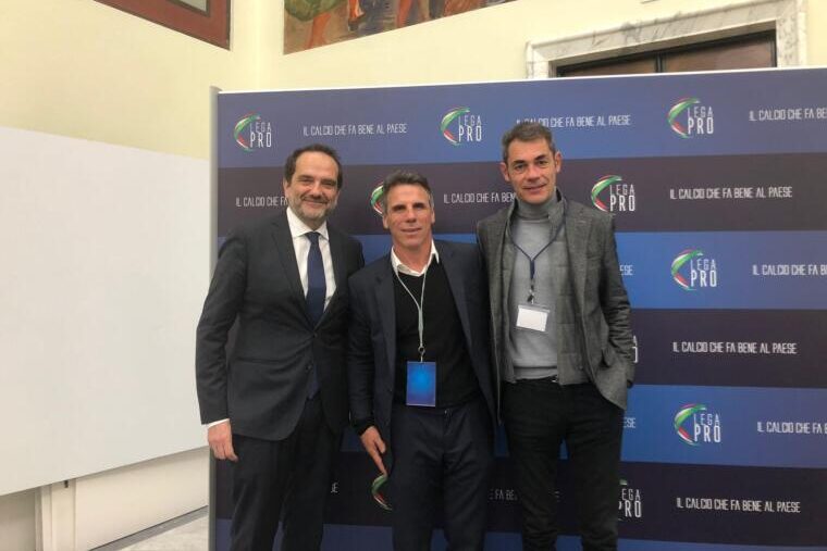 Il presidente della Torres Stefano Udassi insieme a Matteo Marani e Gianfranco Zola