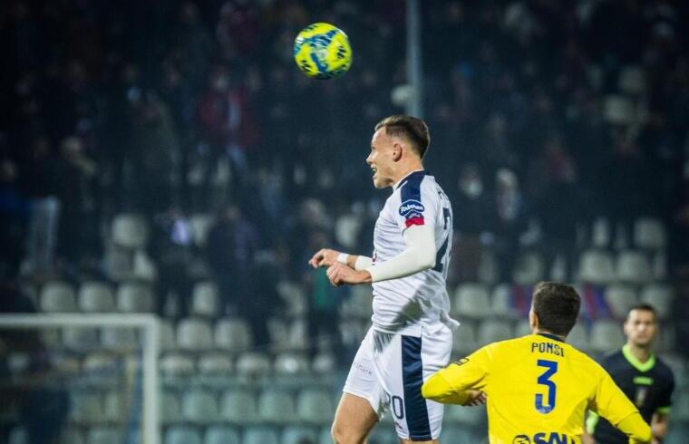 Nik Prelec in azione contro il Modena | Foto Valerio Spano/Cagliari Calcio