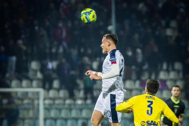 Nik Prelec in azione contro il Modena | Foto Valerio Spano/Cagliari Calcio