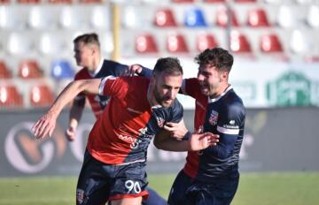 L'esultanza al gol di Scappini in Torres-Lucchese | Foto Alessandro Sanna