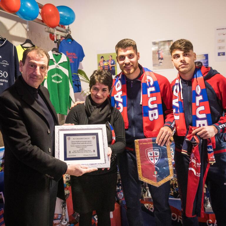 Altare, Obert e il ds Bonato durante l'incontro con il Cagliari Club di Sarroch | Foto Cagliari Calcio