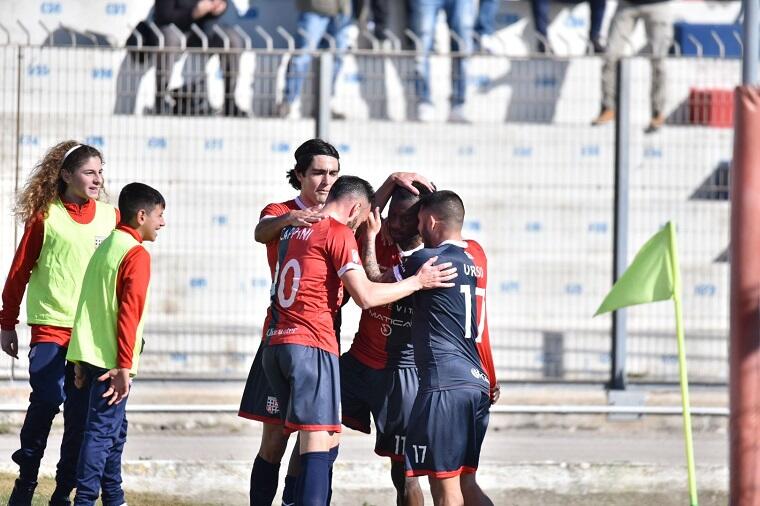 L'esultanza dei giocatori della Torres dopo il gol di Diakite nella gara contro l'Alessandria | Foto Alessandro Sanna