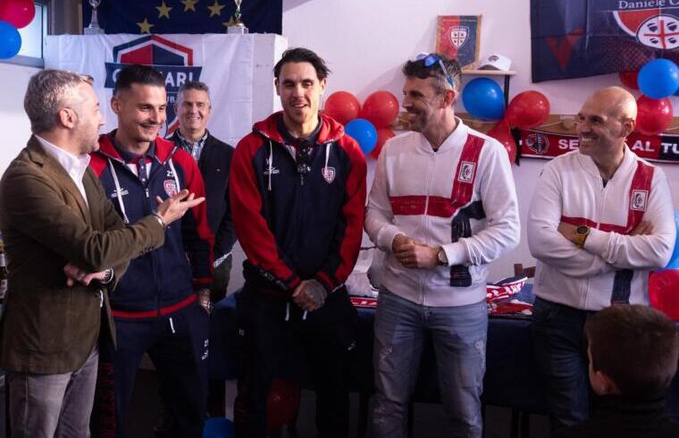 Falco e Viola in visita al Cagliari Fan Club di Villasimius | Foto Cagliari Calcio/Valerio Spano