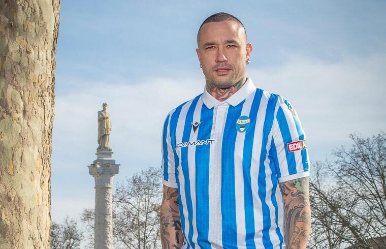 Radja Nainggolan con la maglia della Spal | Foto Spal Calcio