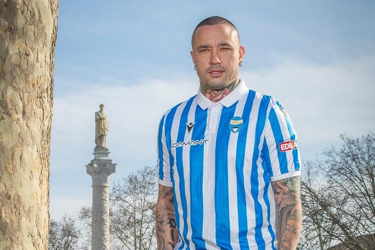Radja Nainggolan con la maglia della Spal | Foto Spal Calcio
