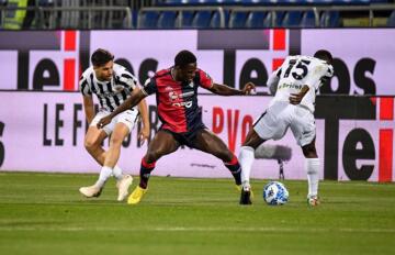 Zito Luvumbo durante Cagliari-Ascoli | Foto Luigi Canu