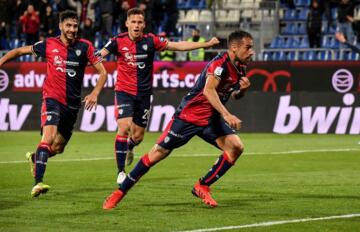 Marco Mancosu esulta dopo il gol in Cagliari-Ascoli | Foto Luigi Canu