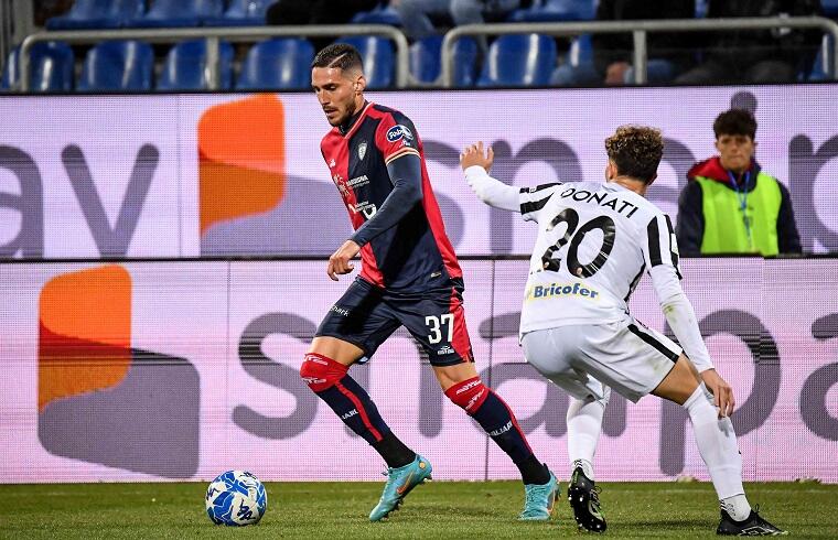 Paulo Azzi durante Cagliari-Ascoli | Foto Luigi Canu