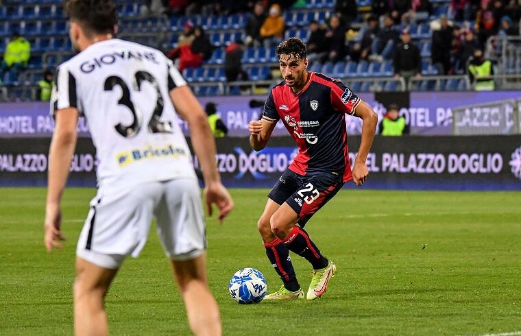 Nunzio Lella in azione durante Cagliari-Ascoli | Foto Luigi Canu