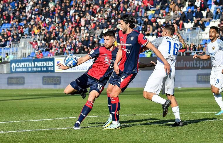 Giorgio Altare e Alberto Dossena durante Cagliari-Benevento | Foto Luigi Canu