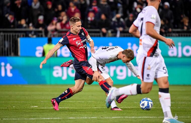 Marko Rog durante Cagliari-Genoa | Foto Luigi Canu